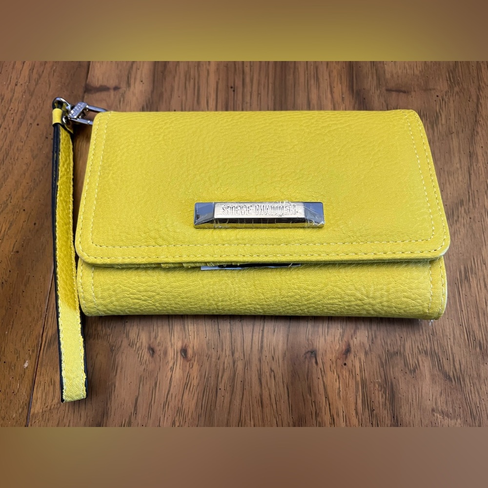 Steve Madden Trifold Wristlet - brand new!